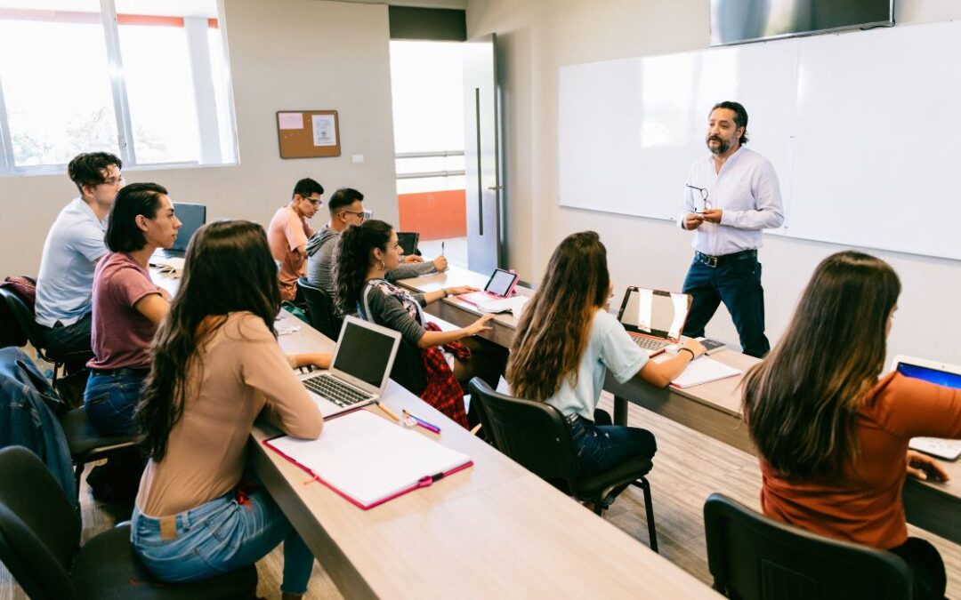 El 50% de los estudiantes prioriza las salidas laborales al elegir formación