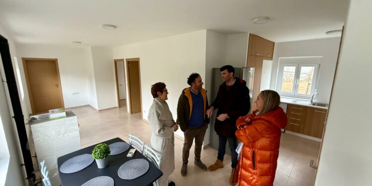 A Estrada habilita dúas vivendas de emerxencia social