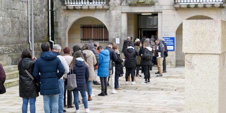 Gran acollida no primeiro día de reparto dos Bonos Padrón