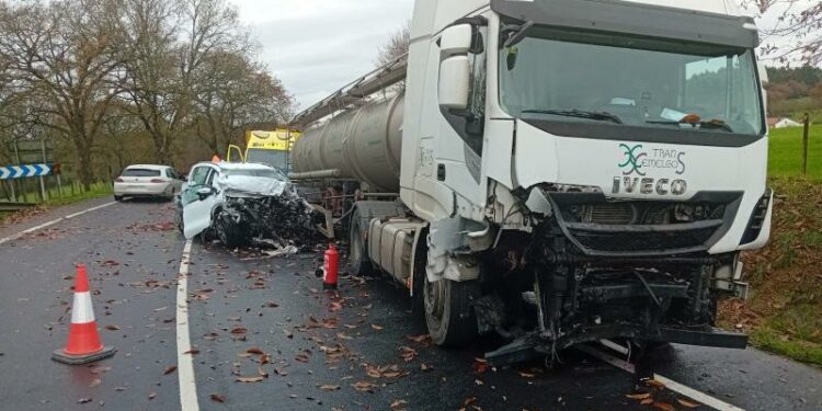Consternación en Arzúa por un grave accidente con dos víctimas mortales en la N-547