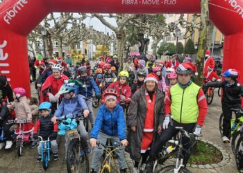 Éxito rotundo da II Papanoelada de Arzúa pese ao frío e á chuvia