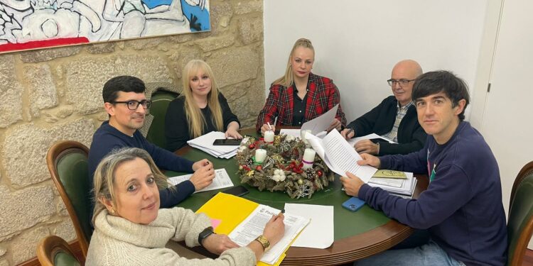 O escritor Fran Fernández Davila gaña o XXXV Premio Literario Camilo José Cela de narrativa