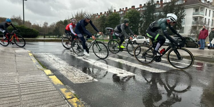 Juan José Bodelo, Cristian Lapido e Vicente Alló Núñez, gañadores da XVIII Carreira do Pavo