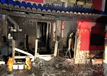 Incendio mortal en Palas de Rei por un posible curtocircuíto nos adornos de Nadal