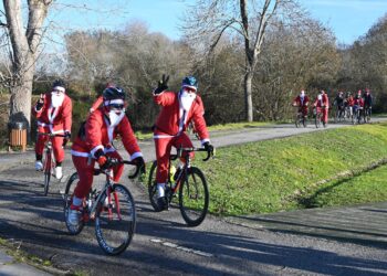 A I Papanoelada Ciclista de Padrón xunta preto de 200 persoas
