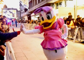 A Estrada despide un Nadal que encheu as rúas de vida