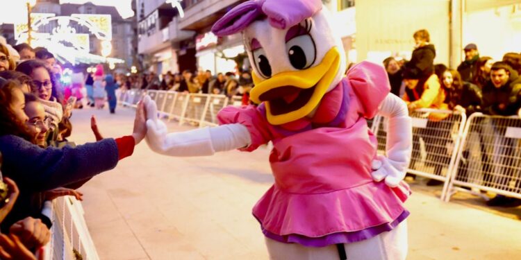 A Estrada despide un Nadal que encheu as rúas de vida