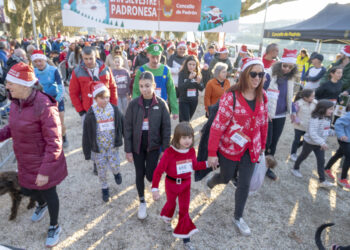 Máis de 500 persoas despediron o ano na II San Silvestre Padronesa