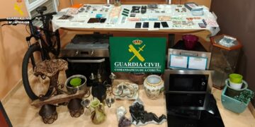 Desmantelados dos puntos de venta de droga en Boiro con cinco personas detenidas