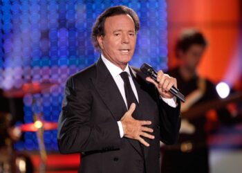 ¿Debe retirar Lalín el nombramiento como comendador del Cocido a Julio Iglesias?