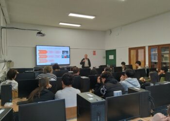 A Deputación da Coruña alíase co CITIC da UDC para levar a intelixencia artificial xenerativa a 20 institutos da provincia