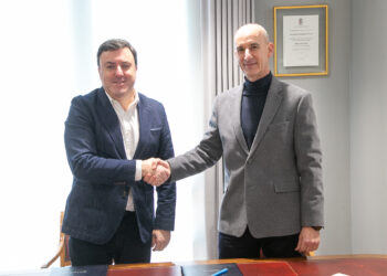 A Deputación e o Concello de Curtis asinan o convenio para a xestión do Centro Etnográfico Río Mandeo de Teixeiro