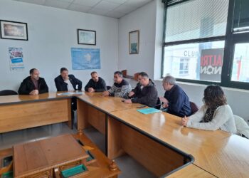 O subdelegado do Goberno na Coruña, Julio Abalde, reuniuse na Confraría de Rianxo cos patróns maiores da ría de Arousa