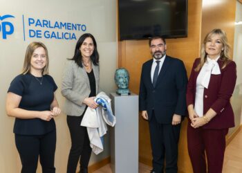 O PPdeG homenaxea a Fraga cun busto nas dependencias do seu Grupo Parlamentario