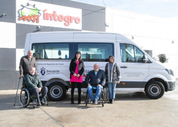 A Deputación reforza o transporte adaptado de Íntegro cun novo vehículo para mellorar a atención ás persoas con diversidade funcional