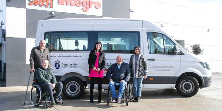 A Deputación reforza o transporte adaptado de Íntegro cun novo vehículo para mellorar a atención ás persoas con diversidade funcional