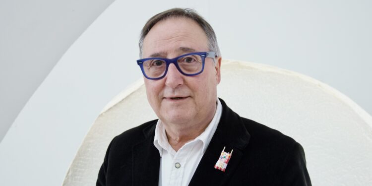 O Concello de Camariñas nomeará ao recoñecido locutor Marcial Mouzo como fillo predilecto