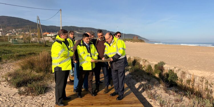 Pedro Blanco pon en valor o reforzo do Goberno na protección ambiental do litoral de Carballo con 1,7 millóns de euros