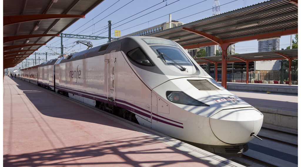 Renfe garantiza la movilidad de los viajeros durante las obras de Adif en la estación de A Coruña con un plan alternativo de transporte