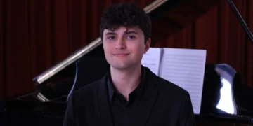 O coruñés Teo Montero Rey gaña, coa obra ‘Alén do azul’, o Premio Portus Apostoli de Composición