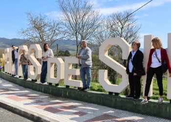 Carmela López anuncia en Ribas de Sil o arranxo da estrada que conecta o val de Quiroga con Ourense