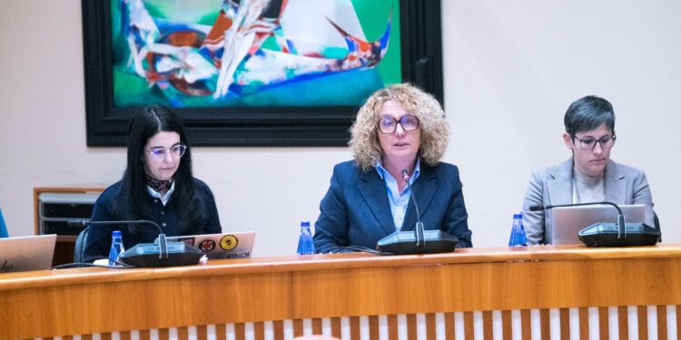 O Parlamento aproba por unanimidade instar de novo ao Goberno a que habilite un rexistro no que obter as posicións bancarias das persoas falecidas