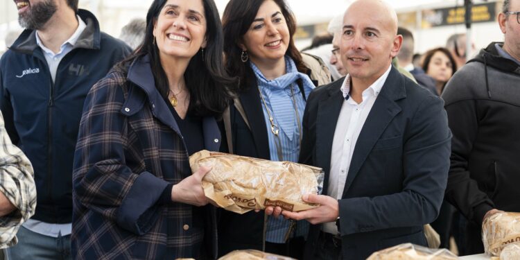 Paula Prado enxalza a Feira do Queixo de Friol e Pan de Ousá