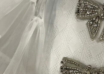 O branco e a elegancia unen á veterana Ana Cabranes e ao debutante Xoaquín Ruiz na pasarela de Grandes Deseñadores