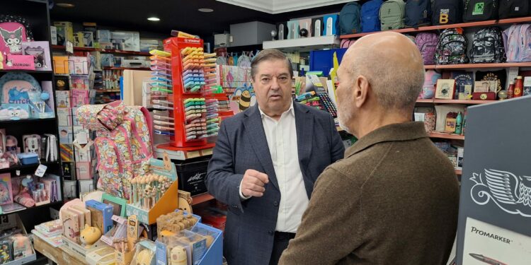 Julio Abalde destaca o impulso do Goberno ás axudas para libros e becas no curso 2026-2027