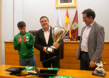 A Deputación recibe ao Liceo tras gañar a Copa do Rei e anima ao equipo a «culminar o dobrete coa OK Liga»