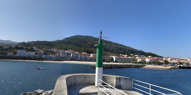 Falece unha mariscadora en Porto do Son tras ser arrastrada por un golpe de mar