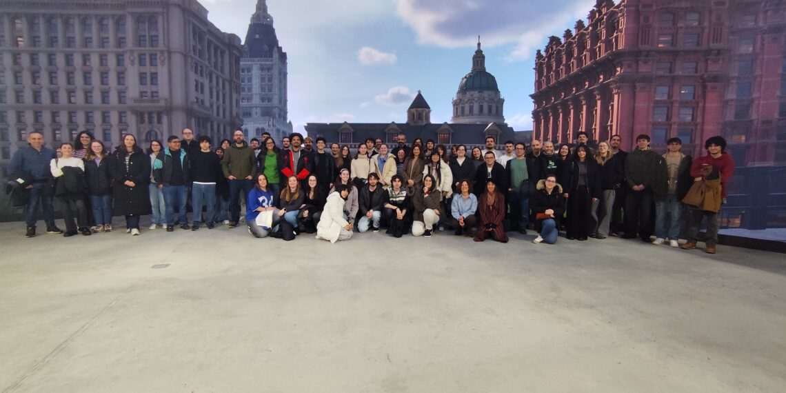 O alumnado da UDC e do Liceo La Paz descobre no CEI o potencial do maior plató virtual de España