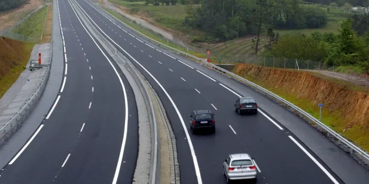 Transportes mejorará las instalaciones de dos playas de peaje en la AP-53 en Vedra y Lalín