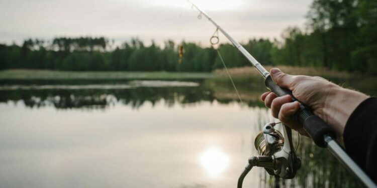 El Ministerio de Agricultura, Pesca y Alimentación acuerda con 10 comunidades la implantación de una licencia interautonómica de caza y pesca