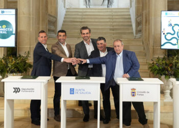 Luis López e Diego Calvo asinan o convenio da Liña Conecta Rural