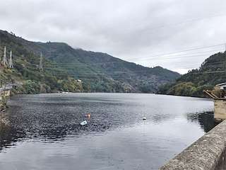 Un mozo cae ao Miño tras envorcar o seu caiac en Carballedo