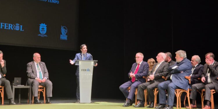 Rey Varela enxalza a Semana Santa ferrolá no acto de lectura do pregón: ‘Non se pode explicar, só se pode vivir’