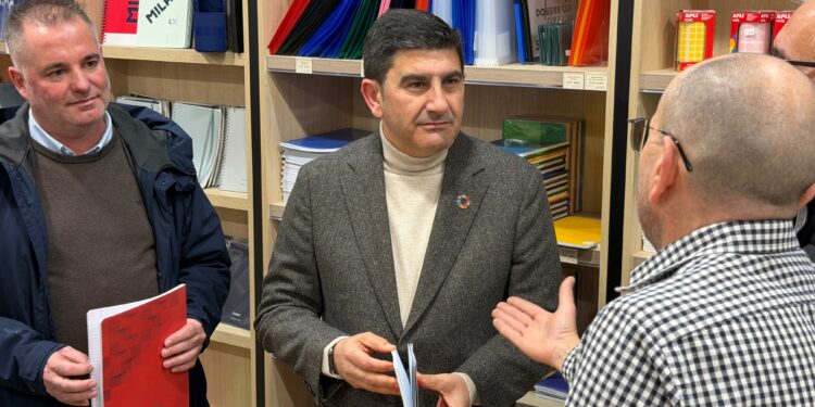 Xa se poden solicitar as becas do Ministerio de Educación para o curso 2026-2027, dotadas con 2.559 millóns de euros