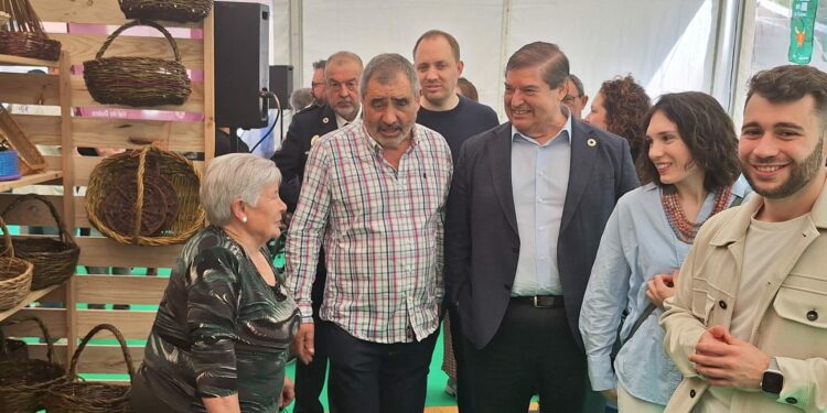 Julio Abalde pon en valor no Val do Dubra a importancia das Feira de Abril