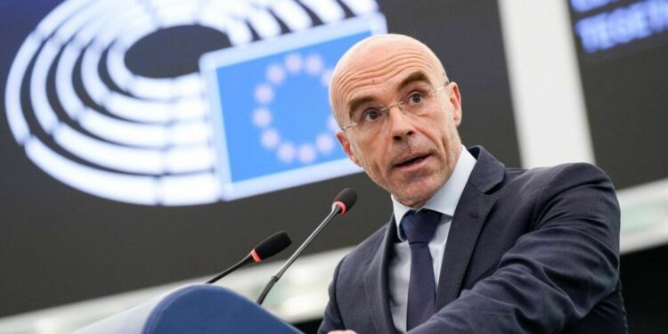 VOX lleva a Europa la corrupción que rodea al Gobierno de Sánchez y exige recuperar los fondos europeos