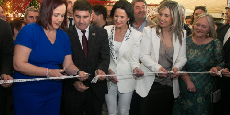 A Deputación súmase á homenaxe de Camariñas ás súas palilleiras con motivo da 35.ª Mostra do Encaixe