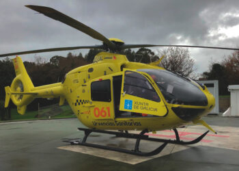 Un operario foi evacuado en helicóptero tras caer cando traballaba a gran altura en Padrón