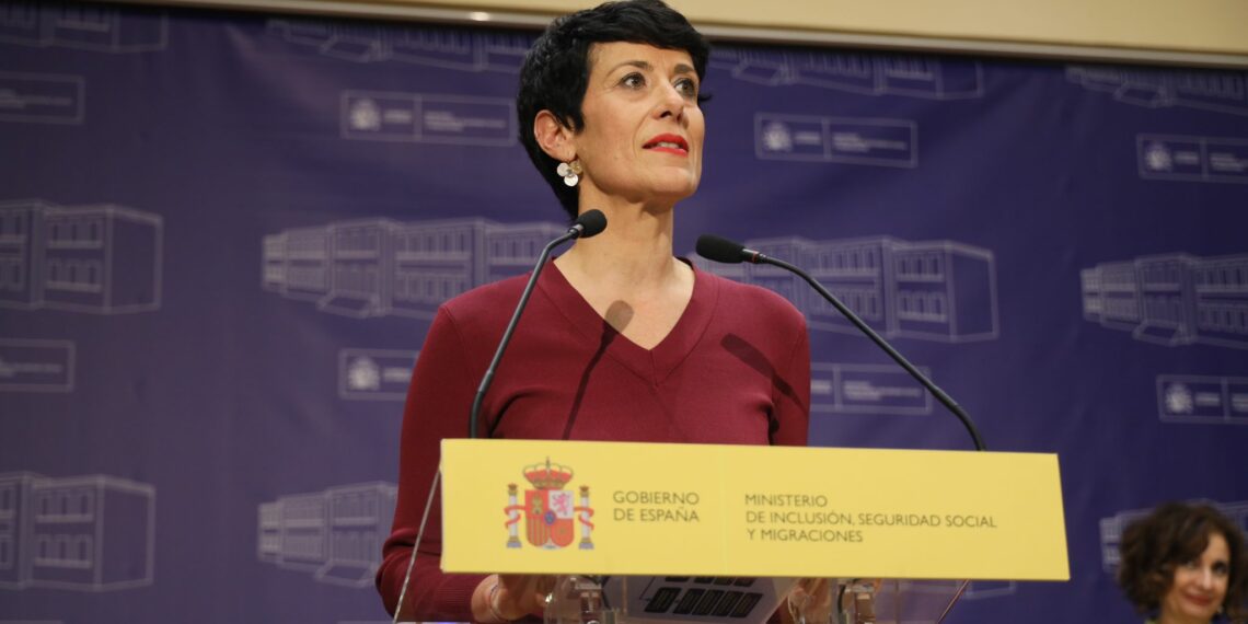 El Gobierno lanza un portal web específico para la regularización extraordinaria de migrantes