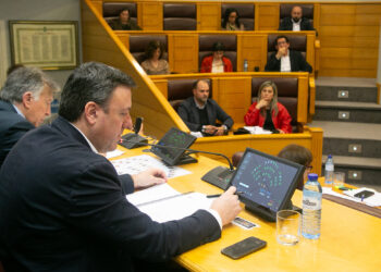 A Deputación da Coruña aproba o POS+Social 2026, que incrementa ata os 8 millóns de euros o apoio aos servizos sociais municipais