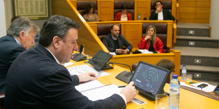 A Deputación da Coruña aproba o POS+Social 2026, que incrementa ata os 8 millóns de euros o apoio aos servizos sociais municipais