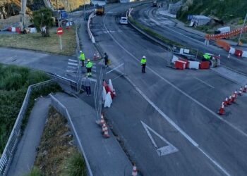 El scalextric del CHUAC sobre la AC-12 desaparece en A Coruña
