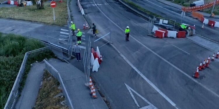 El scalextric del CHUAC sobre la AC-12 desaparece en A Coruña