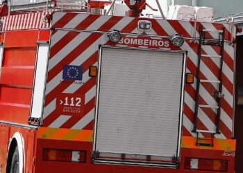 Unha muller foi evacuada por inhalación de fume tras rexistrarse un incendio na súa vivenda en Coristanco