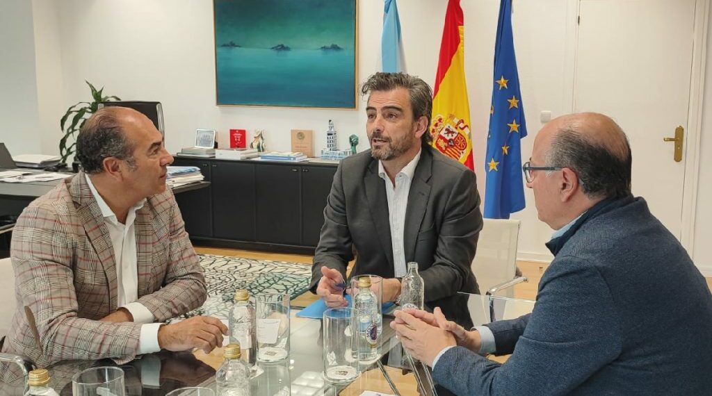 El Clúster de Turismo traslada a la Xunta la propuesta del sector para mejorar la conexión aérea de Galicia
