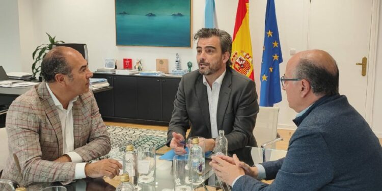 El Clúster de Turismo traslada a la Xunta la propuesta del sector para mejorar la conexión aérea de Galicia